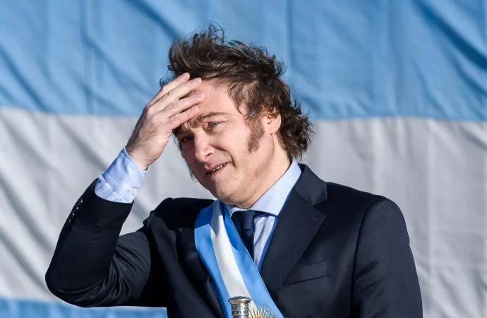 Milei y la Argentina peninsular: entre el realismo periférico y el “país-isla”